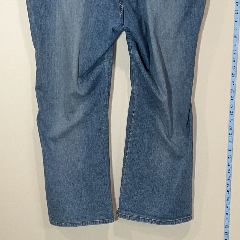 Avenue Blues Plus Size Stretchy Jeans. Size 26. - Picture 6 of 7